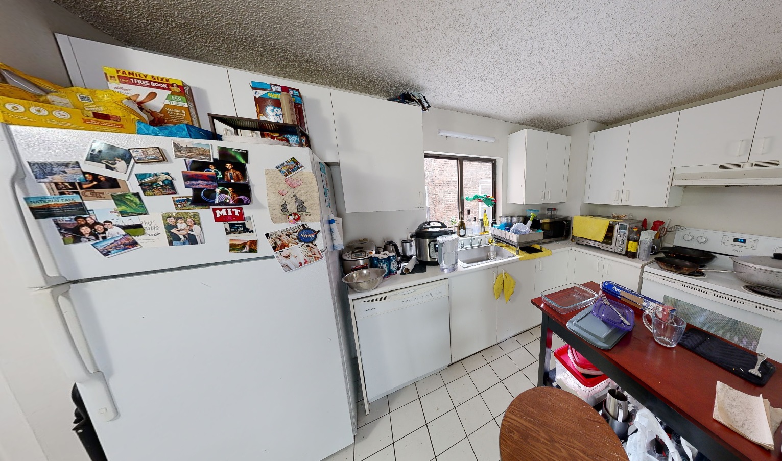 3 bed, 2 bath apartment for rent at 16 Elmer St Unit 301T, Riverside — photo 2 of 9