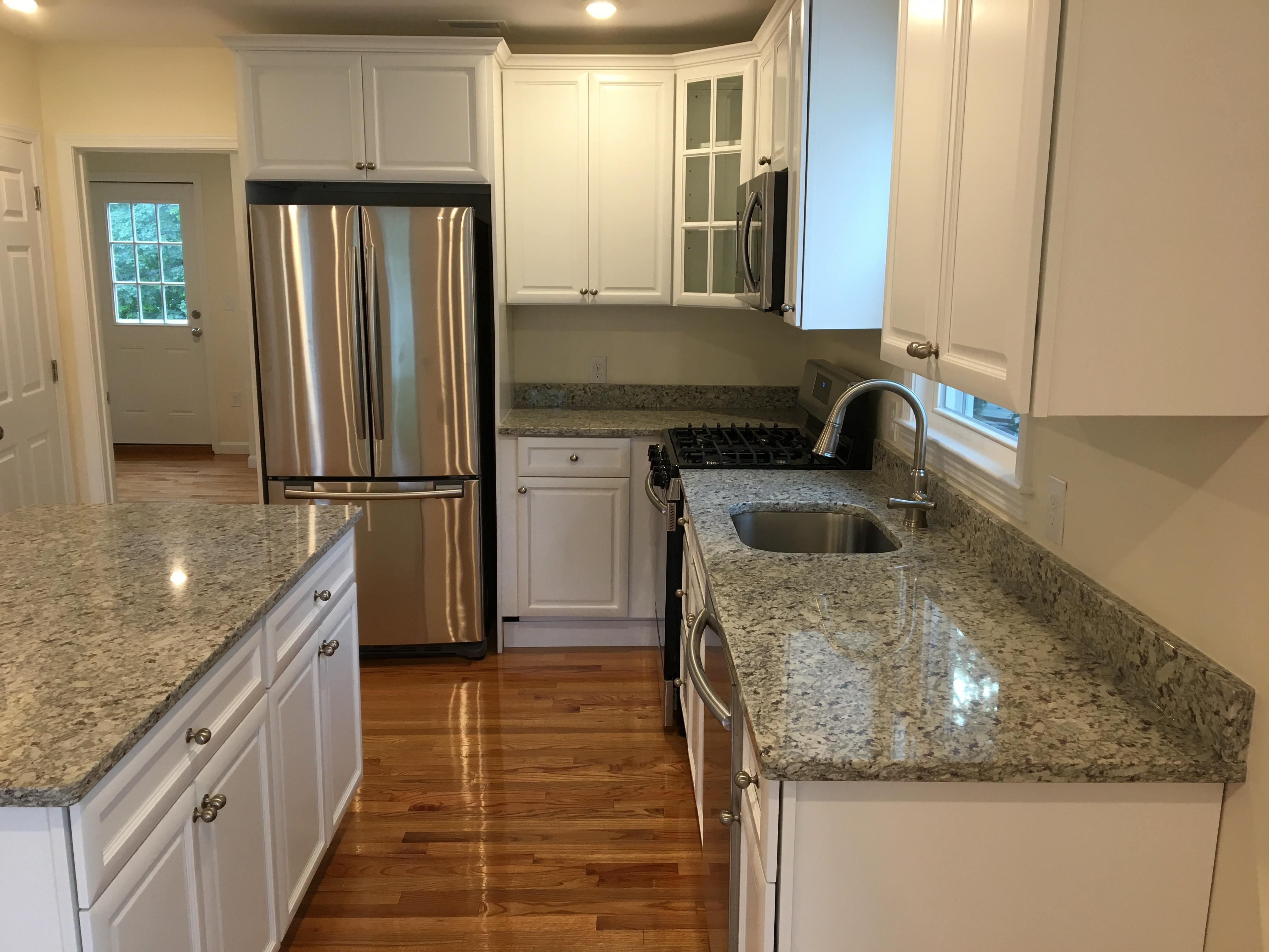3 bed, 2 bath apartment for rent at 4 Mechanic St Unit 2, Newton — photo 2 of 6