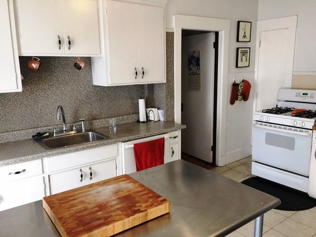 2 bed, 1 bath apartment for rent at 604 Main St Unit 2, Medford — photo 3 of 14