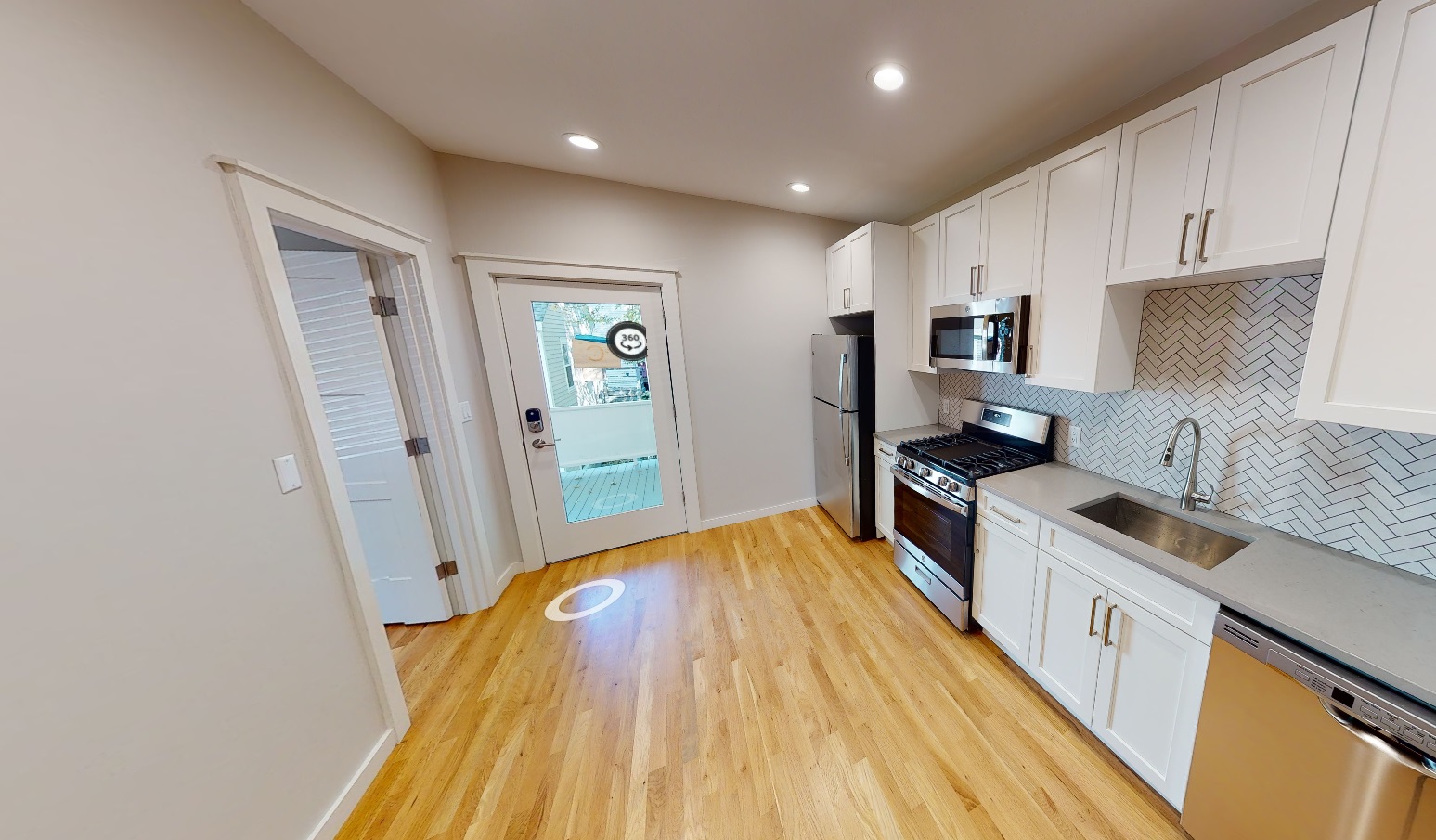2 bed, 1 bath apartment for rent at 423 Franklin St Unit 2T, Riverside — photo 2 of 10