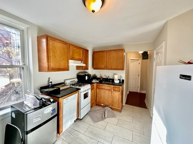 2 bed, 1 bath apartment for rent at 70 Joy Unit 16R, Beacon Hill — photo 2 of 13