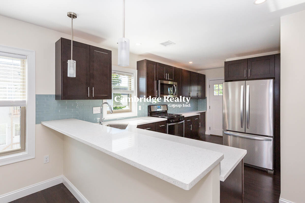 4 bed, 4+ bath apartment for rent at 39 Harvard St Unit 2, South Medford — photo 2 of 20