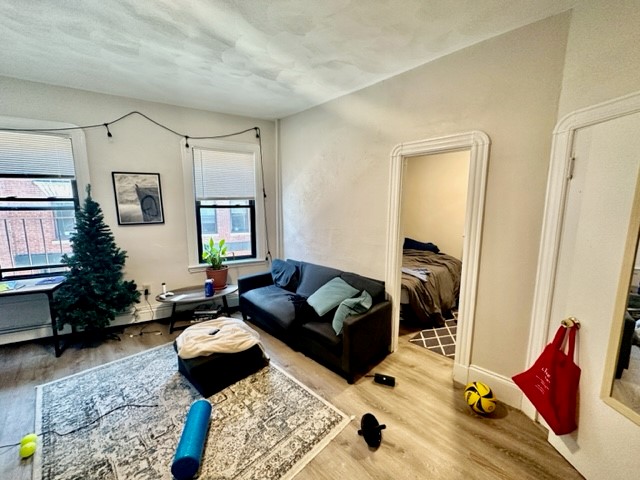 2 bed, 1 bath apartment for rent at 2612 Charter Unit 2, North End — photo 2 of 17
