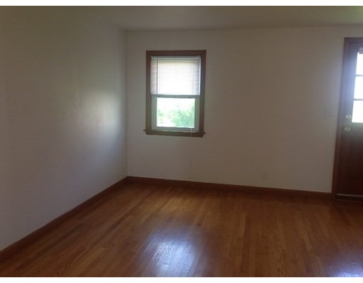 1 bed, 1 bath apartment for rent at 93 Cass St Unit B, West Roxbury — photo 9 of 10