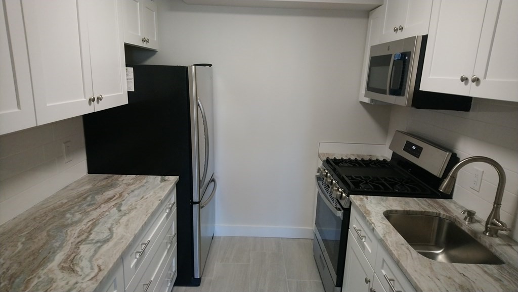 2 bed, 2 bath apartment for rent at 33 Pond Ave Unit 112, Brookline Village — photo 2 of 6