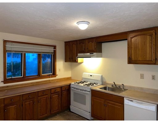 1 bed, 1 bath apartment for rent at 3 7 Greenwood Sq Unit 7, Hyde Park — photo 8 of 8