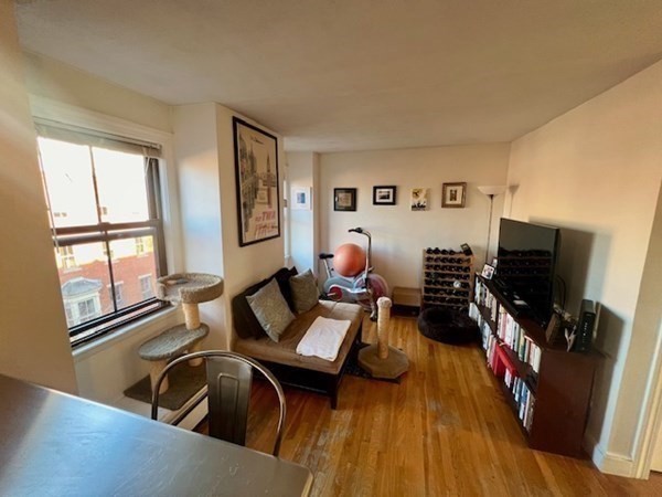 1 bed, 1 bath apartment for rent at 20 Hanson St Unit 4A, South End — photo 3 of 8