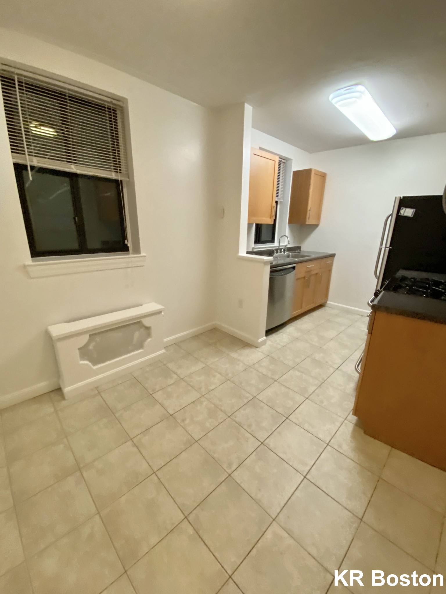 2 bed, 1 bath apartment for rent at 137 Mount Auburn Unit 302, Harvard Square — photo 3 of 6