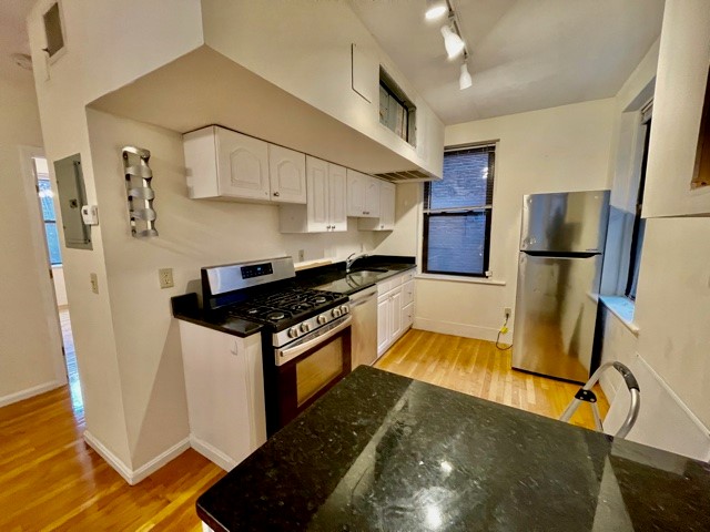 1 bed, 1 bath apartment for rent at 40 Clark St Unit 6, North End — photo 2 of 9