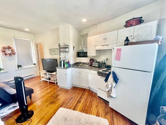 2 bed, 1 bath apartment for rent at 109 Charter St Unit 2, North End — photo 2 of 20