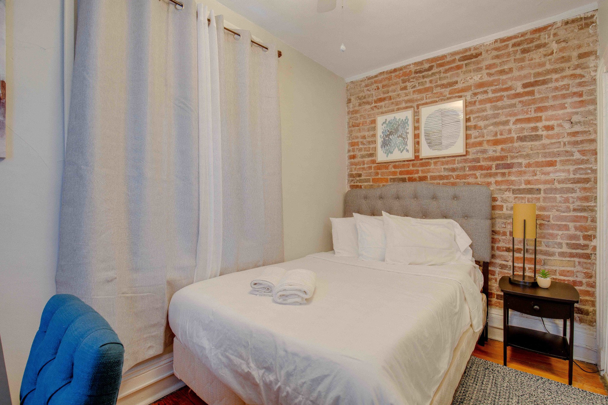 2.5 bed, 1.5 bath apartment for rent at 284 Cambridge St Unit 1, Beacon Hill — photo 2 of 7