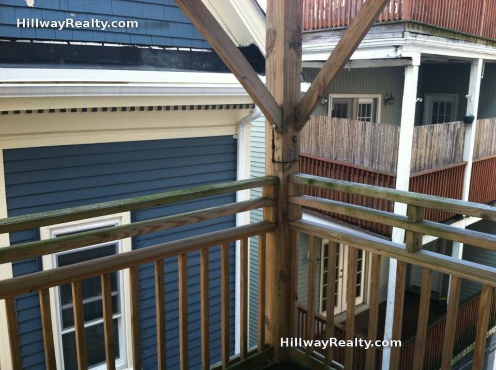 4 bed, 1 bath apartment for rent at 17 Eldora St Unit 3, Mission Hill — photo 2 of 4