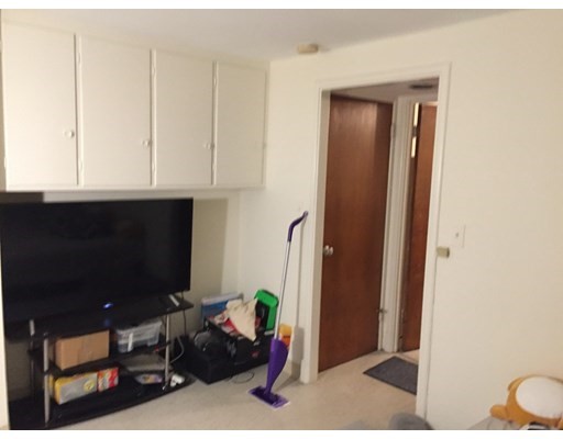 1 bed, 1 bath apartment for rent at 38 Oak St Unit 1, Chinatown — photo 6 of 8