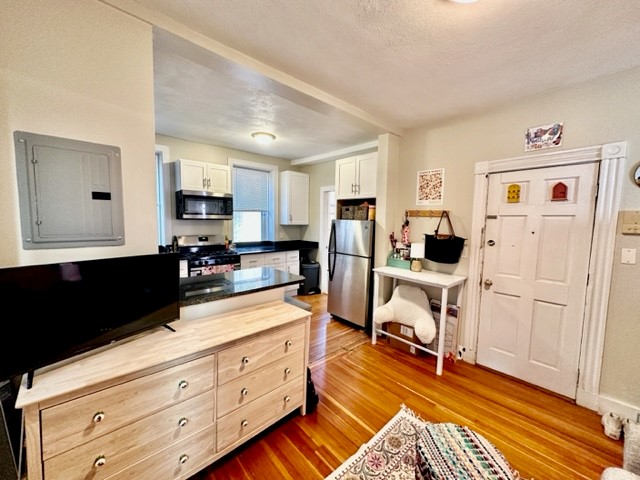 2 bed, 1 bath apartment for rent at 20 Moon St Unit 4F, North End — photo 2 of 15