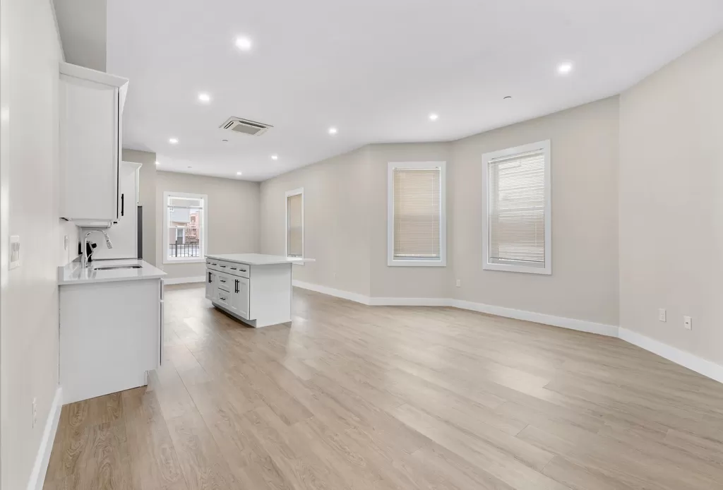 4 bed, 4+ bath apartment for rent at 135 Harrishof St Unit 1, Roxbury — photo 2 of 6