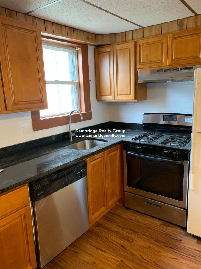 4 bed, 2 bath apartment for rent at 11 Eliot St Unit 2, Spring Hill — photo 2 of 18