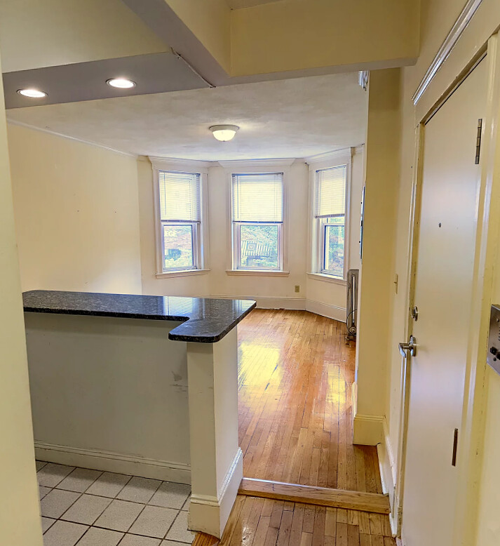 2 bed, 1 bath apartment for rent at 54 Queensberry St Unit 7, Fenway — photo 2 of 6