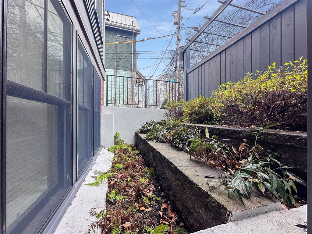 20 Athens St, Riverside