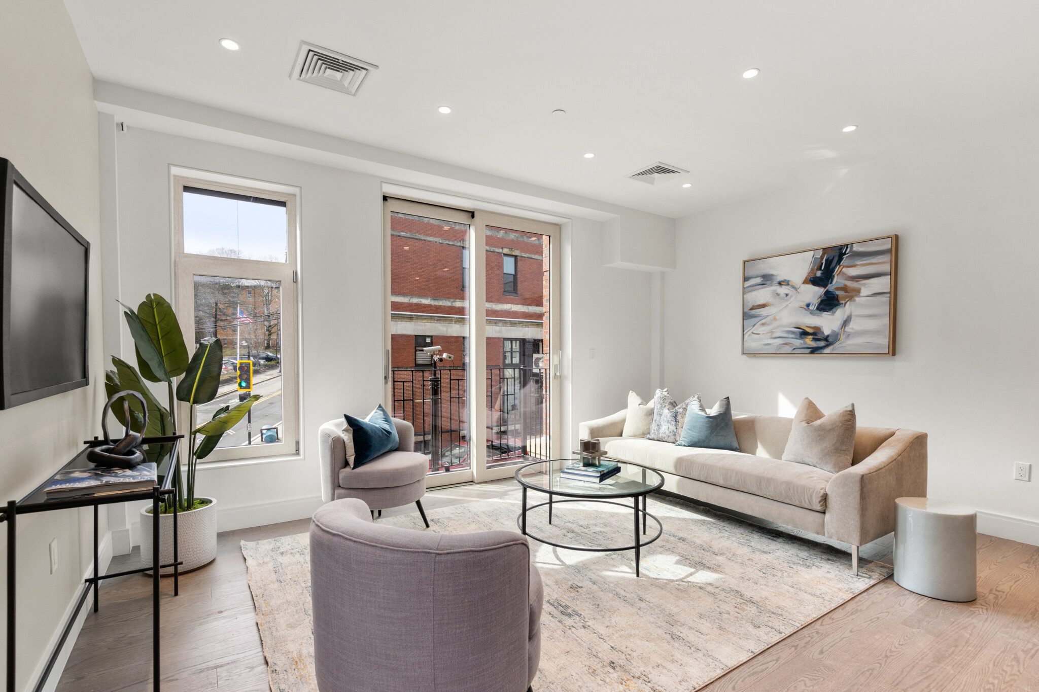 3 bed, 2 bath apartment for rent at 20 Boylston St Unit 1, Washington Square — photo 4 of 5
