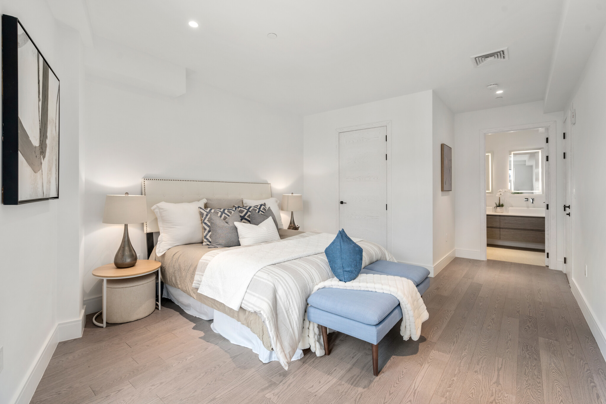 3 bed, 2 bath apartment for rent at 20 Boylston St Unit 1, Washington Square — photo 3 of 5