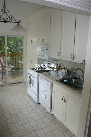 5 bed, 2 bath apartment for rent at 20 School St Unit 2, Porter Square — photo 1 of 4