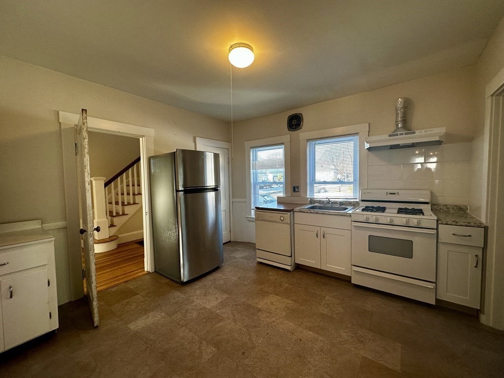 3 bed, 1.5 bath apartment for rent at 84 Adams Ave Unit 84, Newton — photo 2 of 6