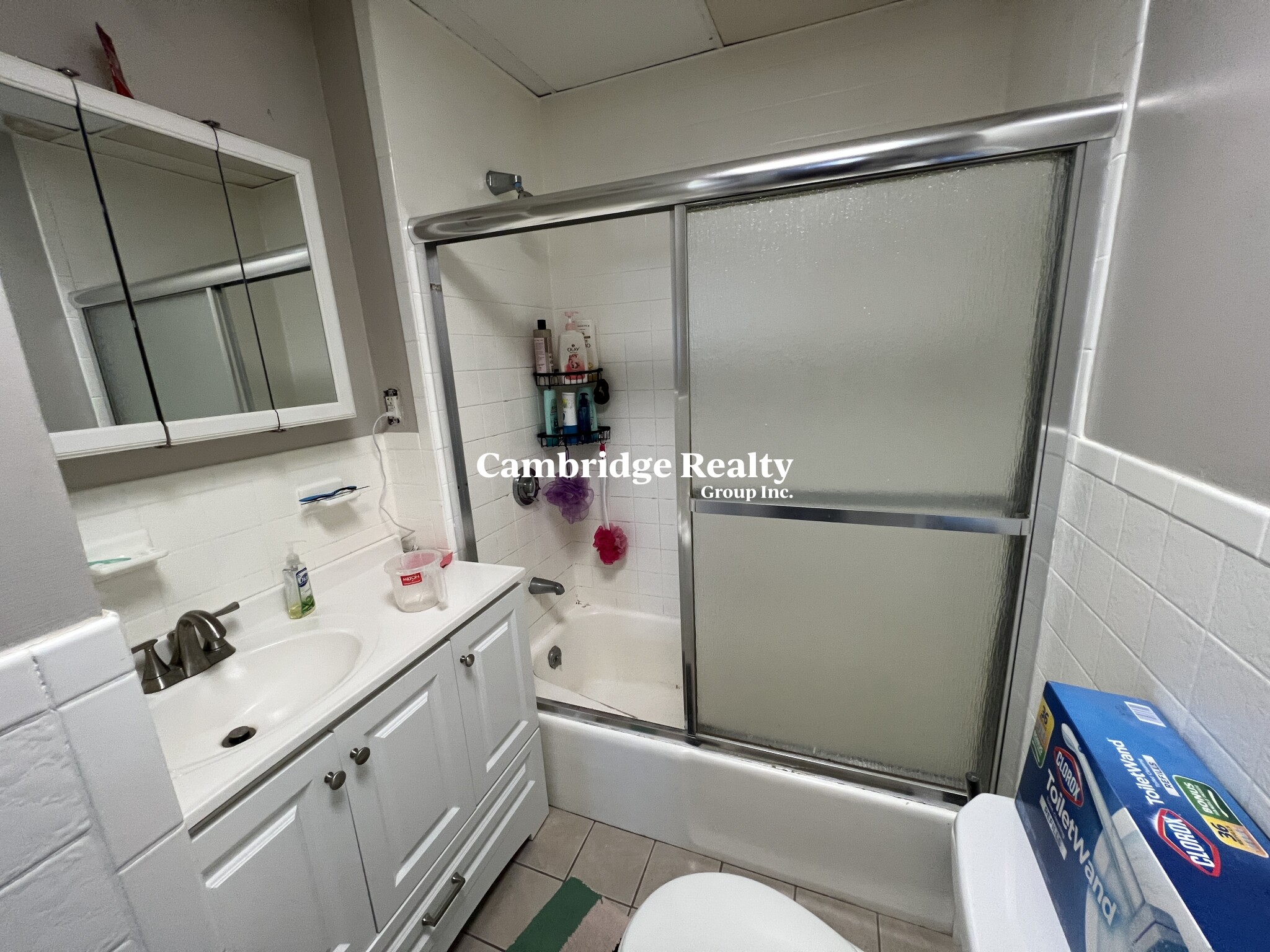 4 bed, 2 bath apartment for rent at 158 Holland St Unit 1T, Teele Square — photo 20 of 23