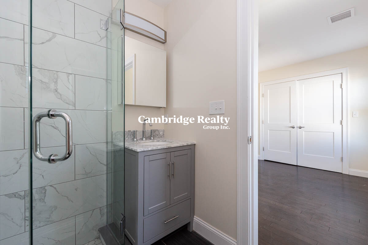 4 bed, 4+ bath apartment for rent at 39 Harvard St Unit 2, South Medford — photo 18 of 20
