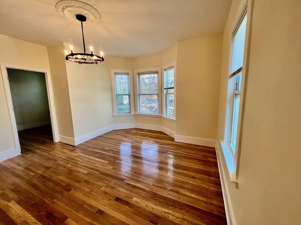 22 Anita Ter, Roxbury