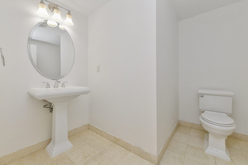 201 Freeman St, North Brookline