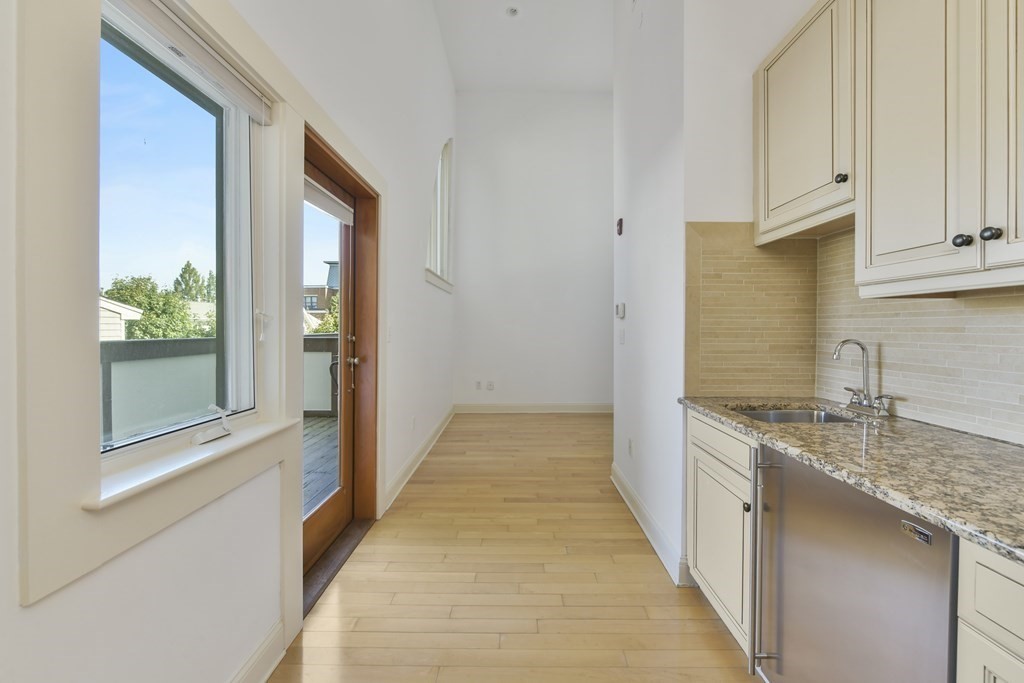 201 Freeman St, North Brookline