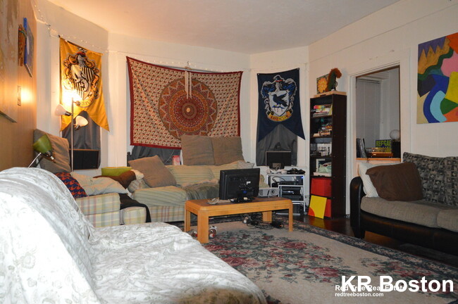 5 bed, 1 bath apartment for rent at 205 Harvard Ave Unit 3, Allston — photo 2 of 5