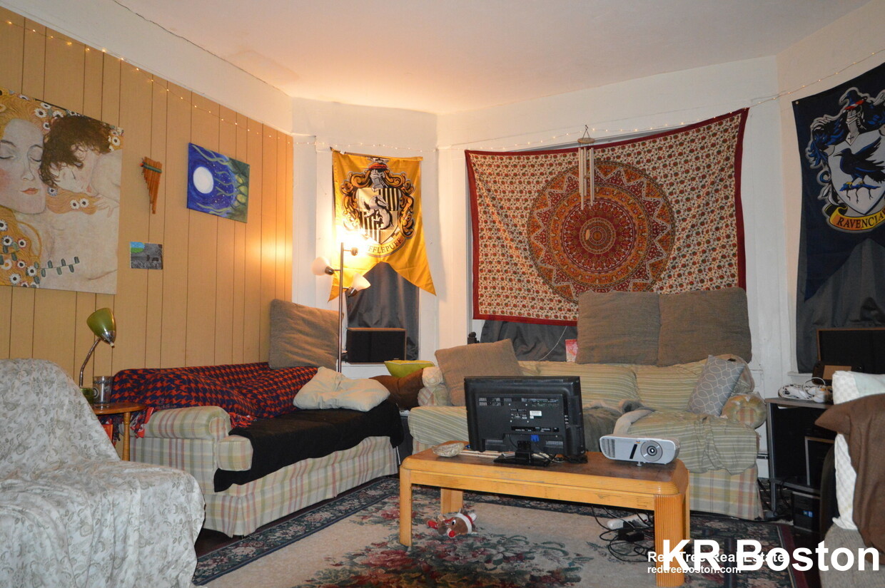 5 bed, 1 bath apartment for rent at 205 Harvard Ave Unit 3, Allston — photo 3 of 5