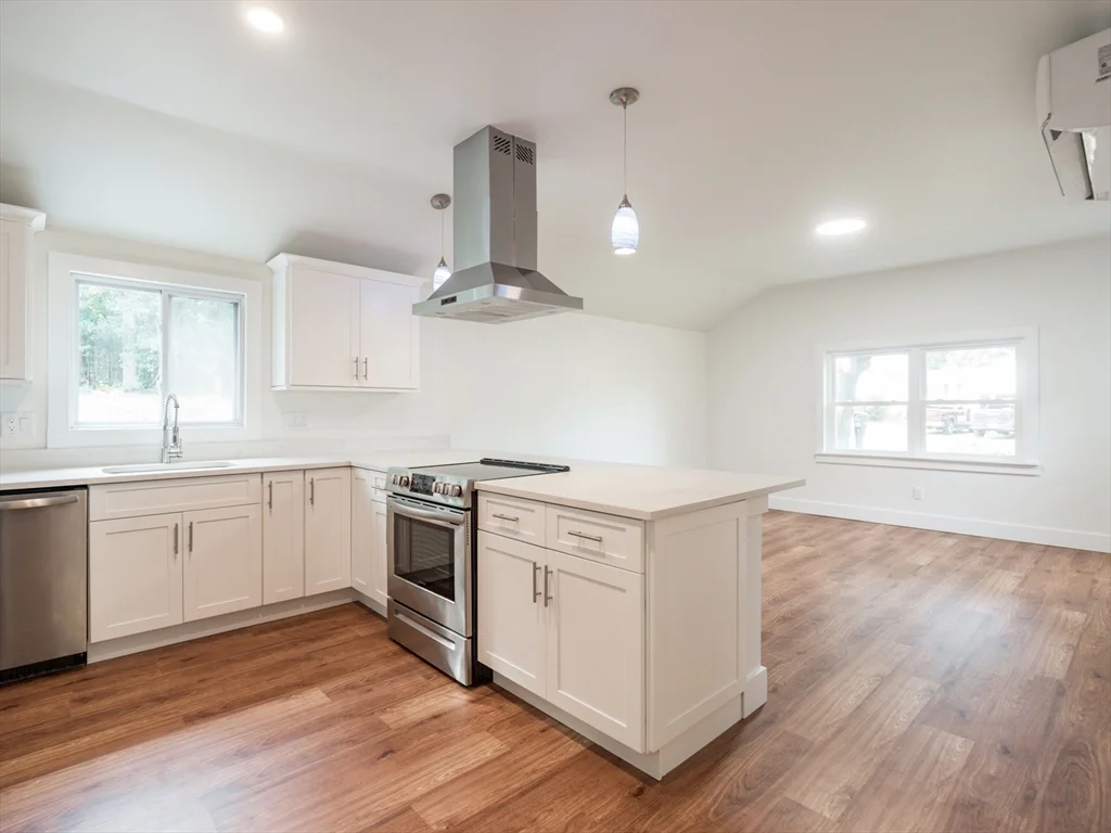 117 Precinct St, Lakeville