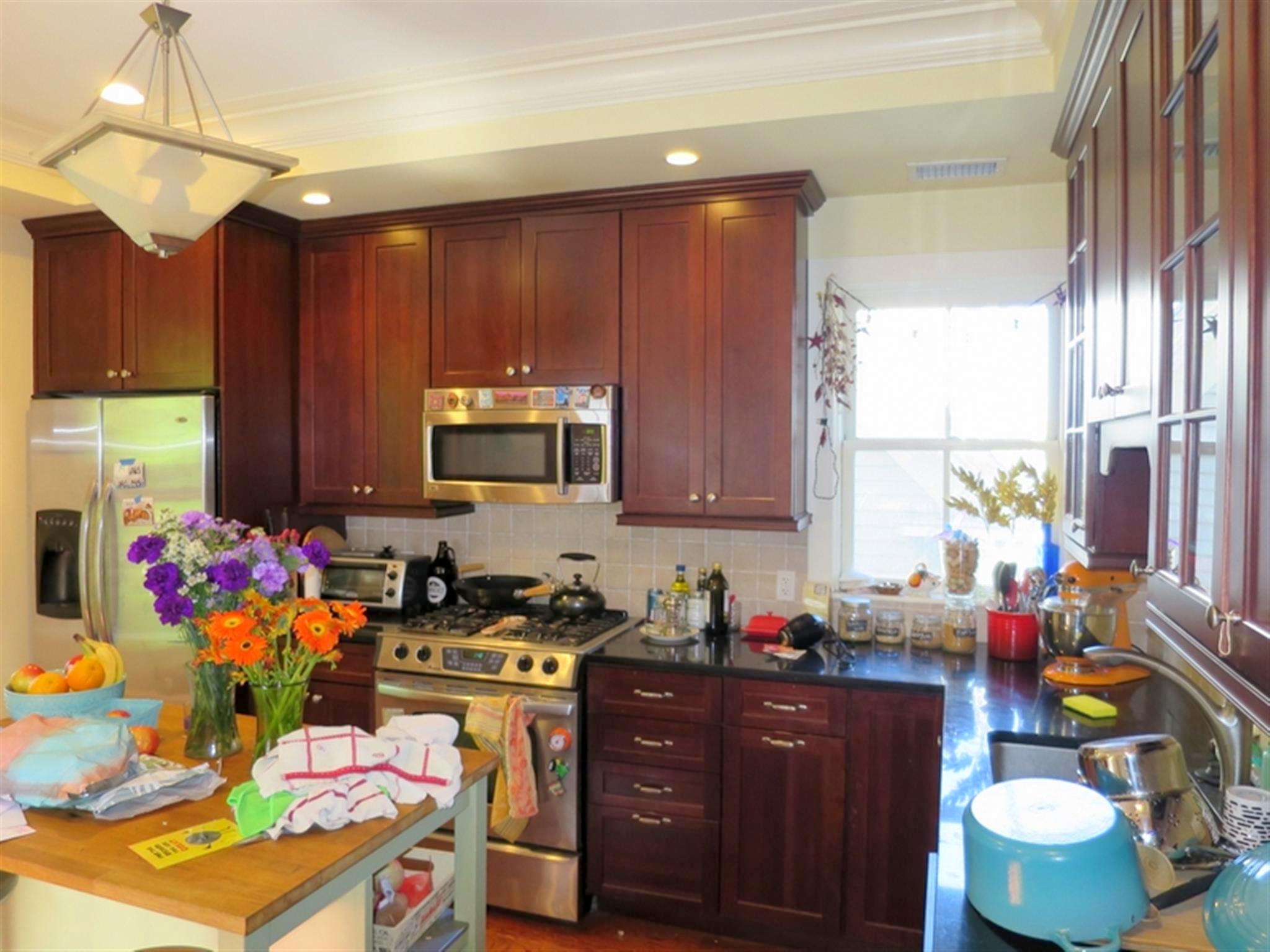 4.5 bed, 2 bath apartment for rent at 5 Prospect Hill Ave Unit 2, Prospect Hill