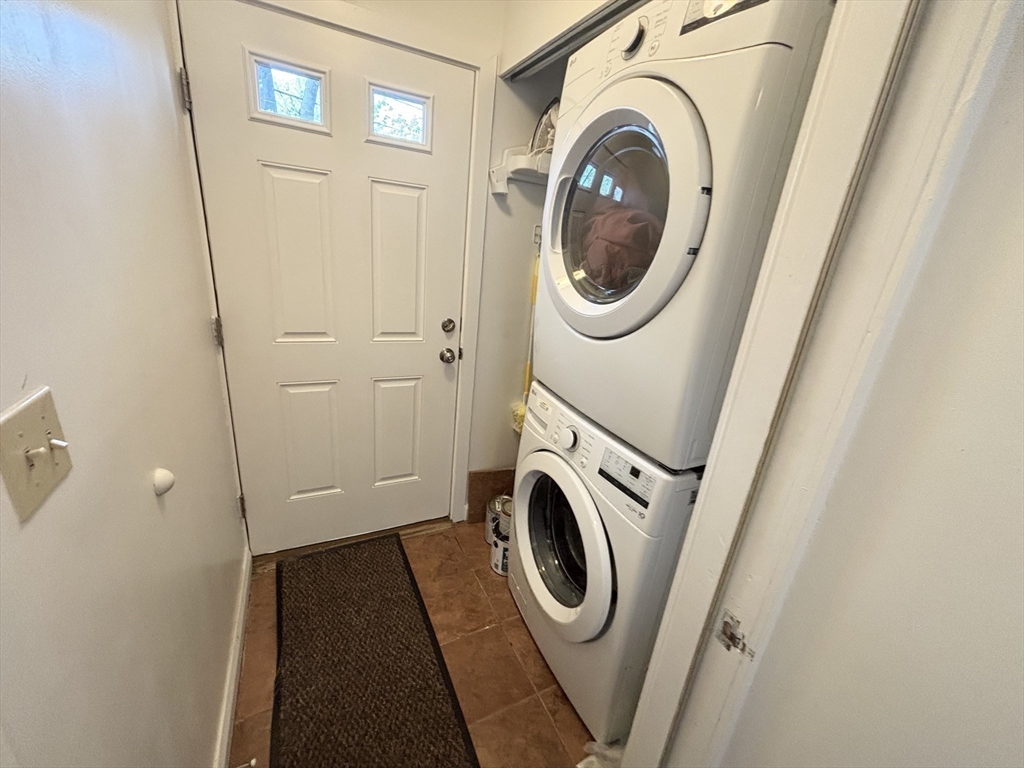 125 Governor Winthrop, Ten Hills