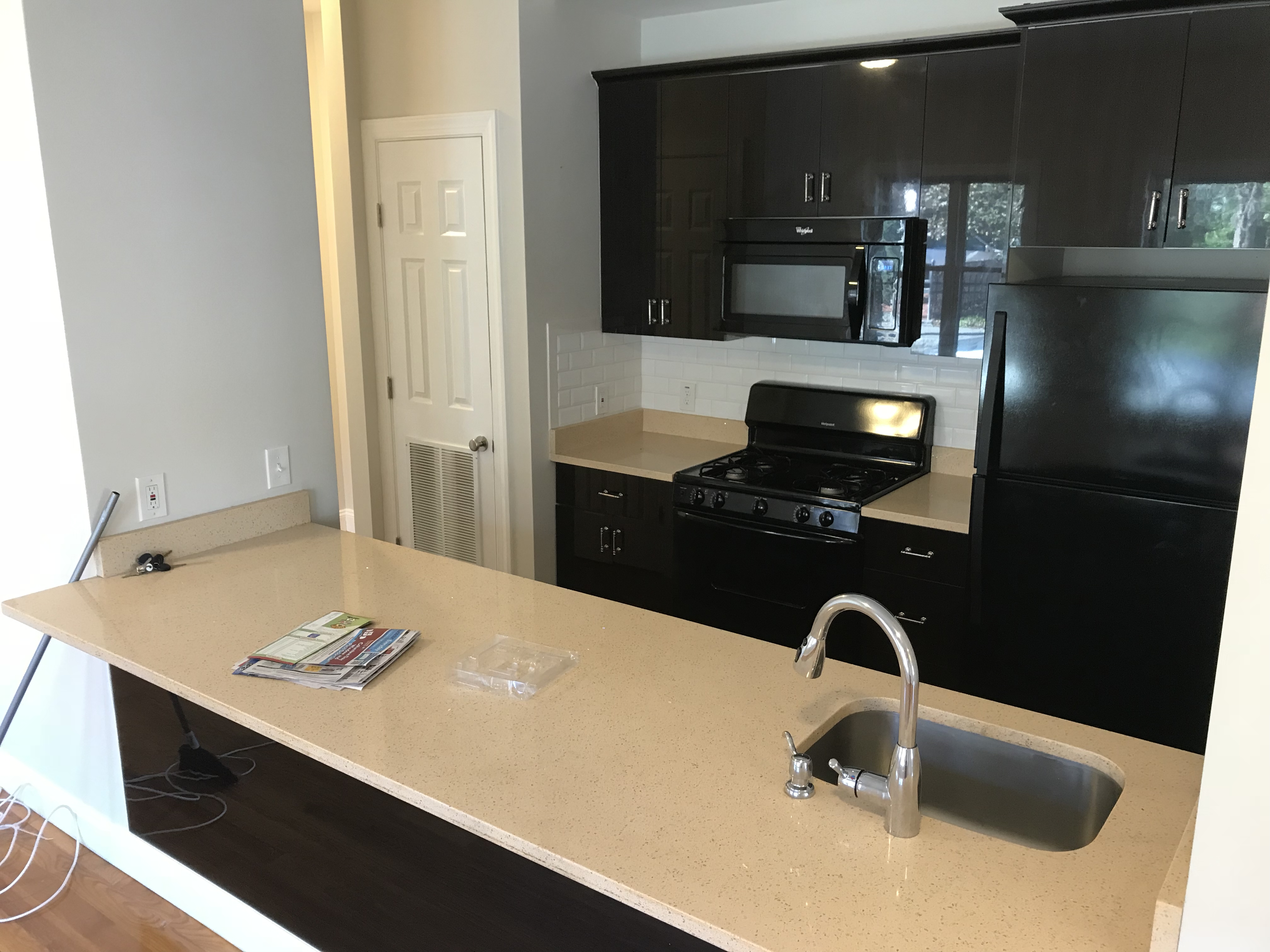 2 bed, 1 bath apartment for rent at 77 Newbury Ave Unit 3, Quincy — photo 1 of 7