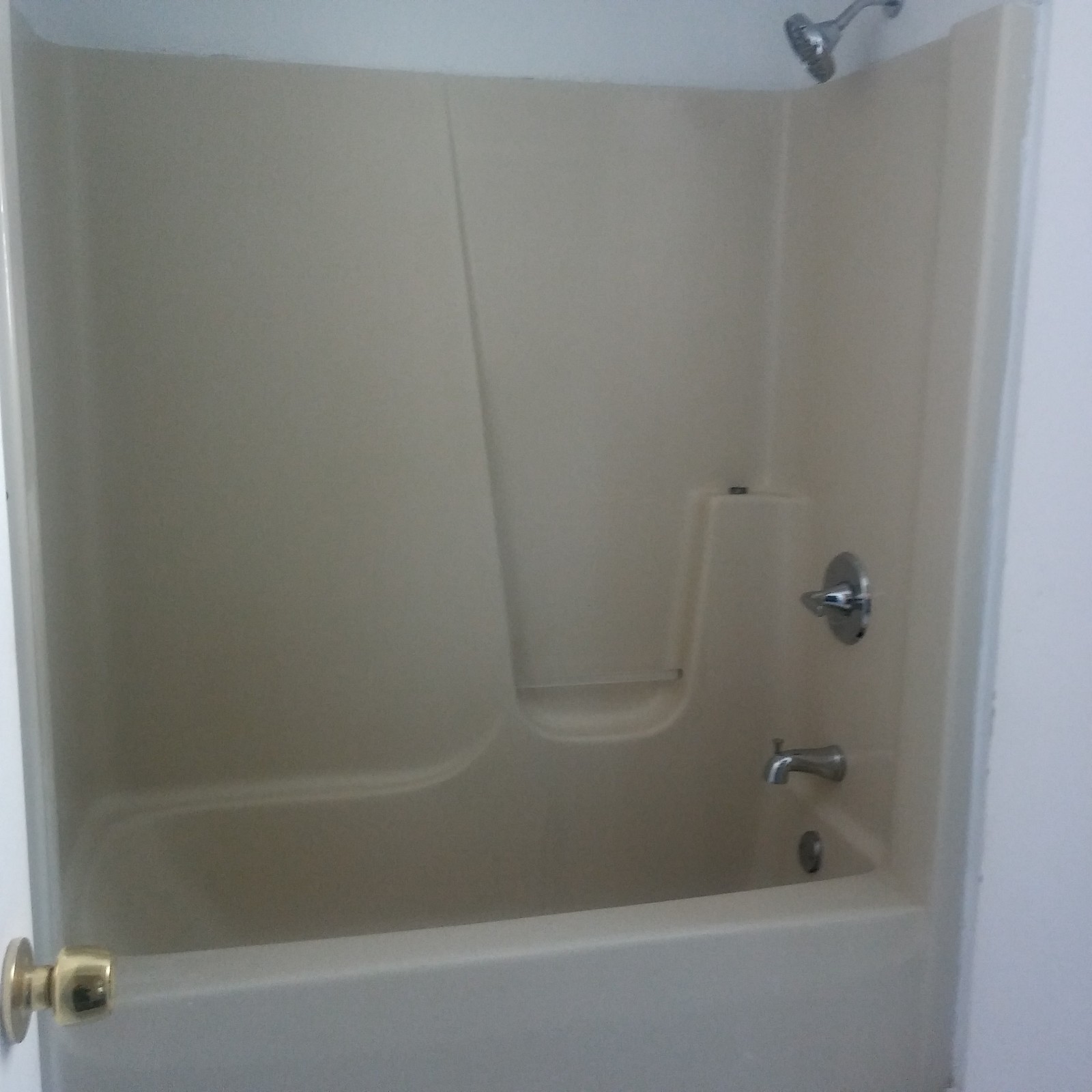 3 bed, 1.5 bath apartment for rent at 190 Arlington St Unit 2, Quincy — photo 2 of 10