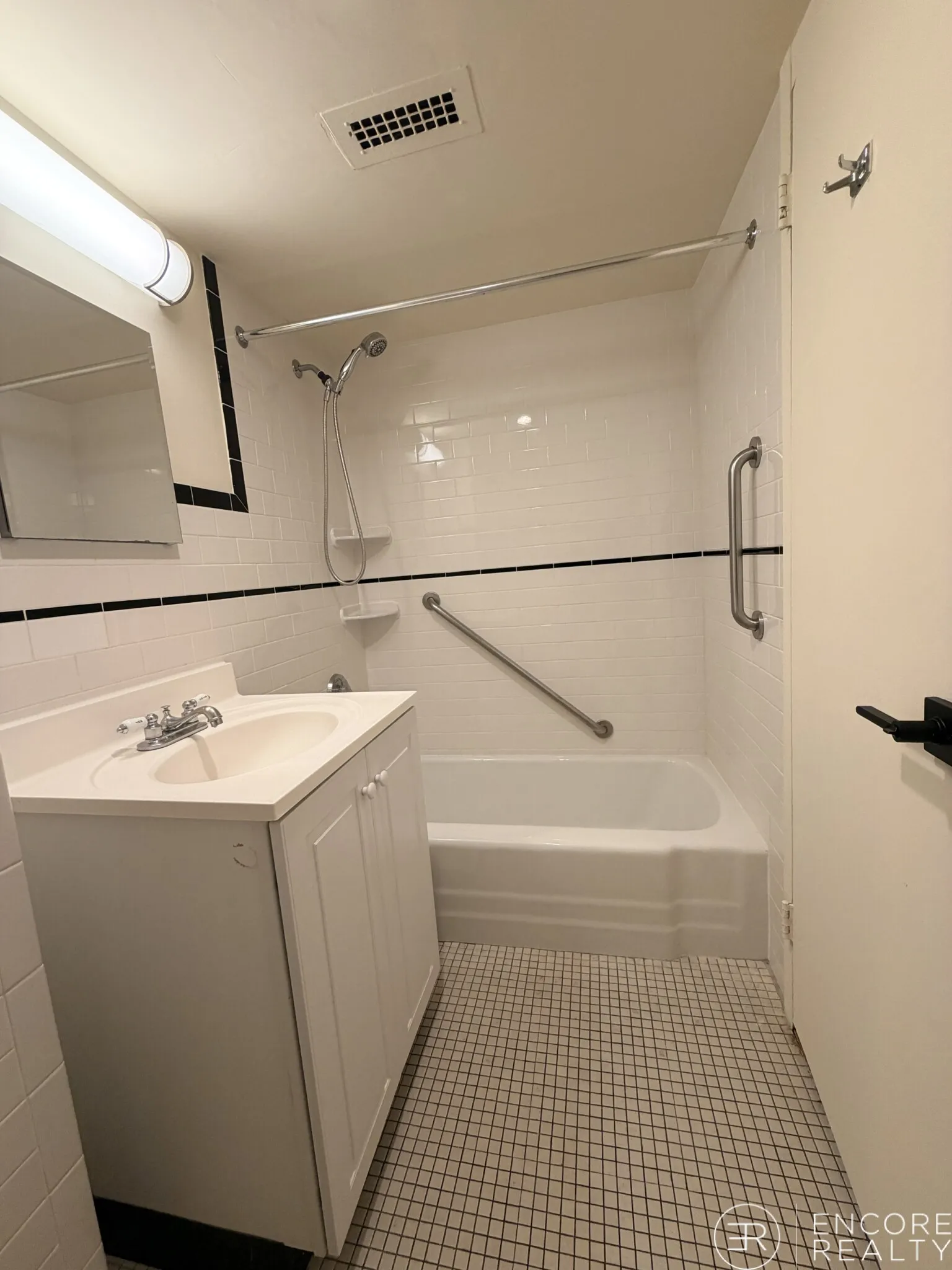 101 Monmouth St, Longwood