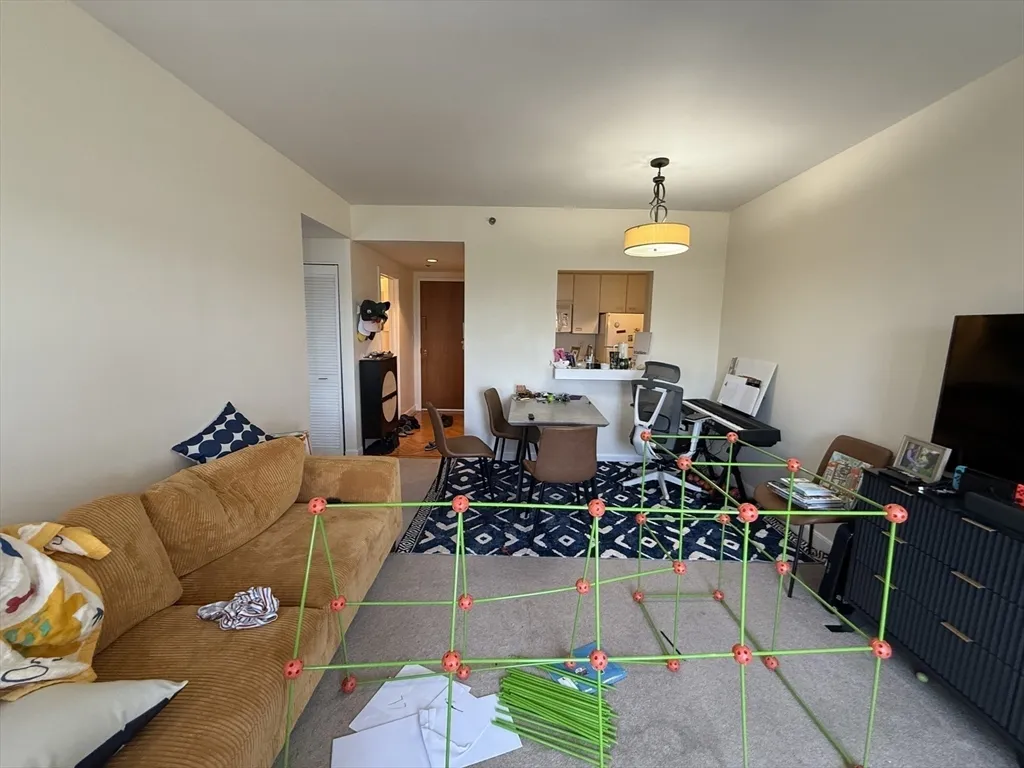 931 Massachusetts Ave, Mid-Cambridge