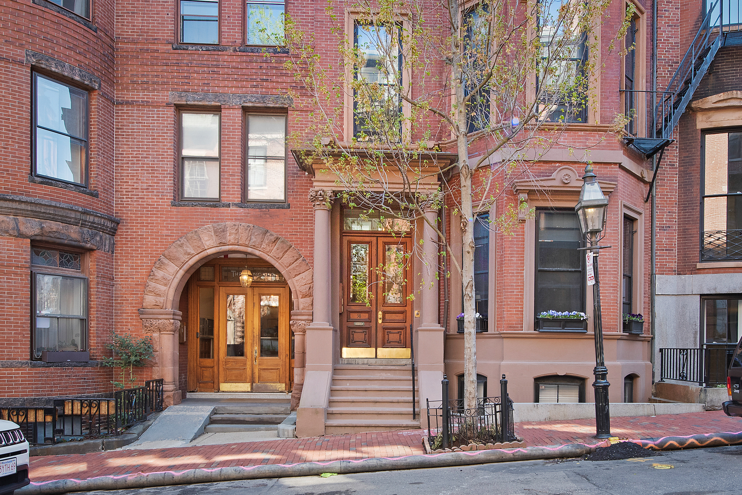 2 bed, 1 bath apartment for rent at 36 Hancock St Unit 1B, Beacon Hill