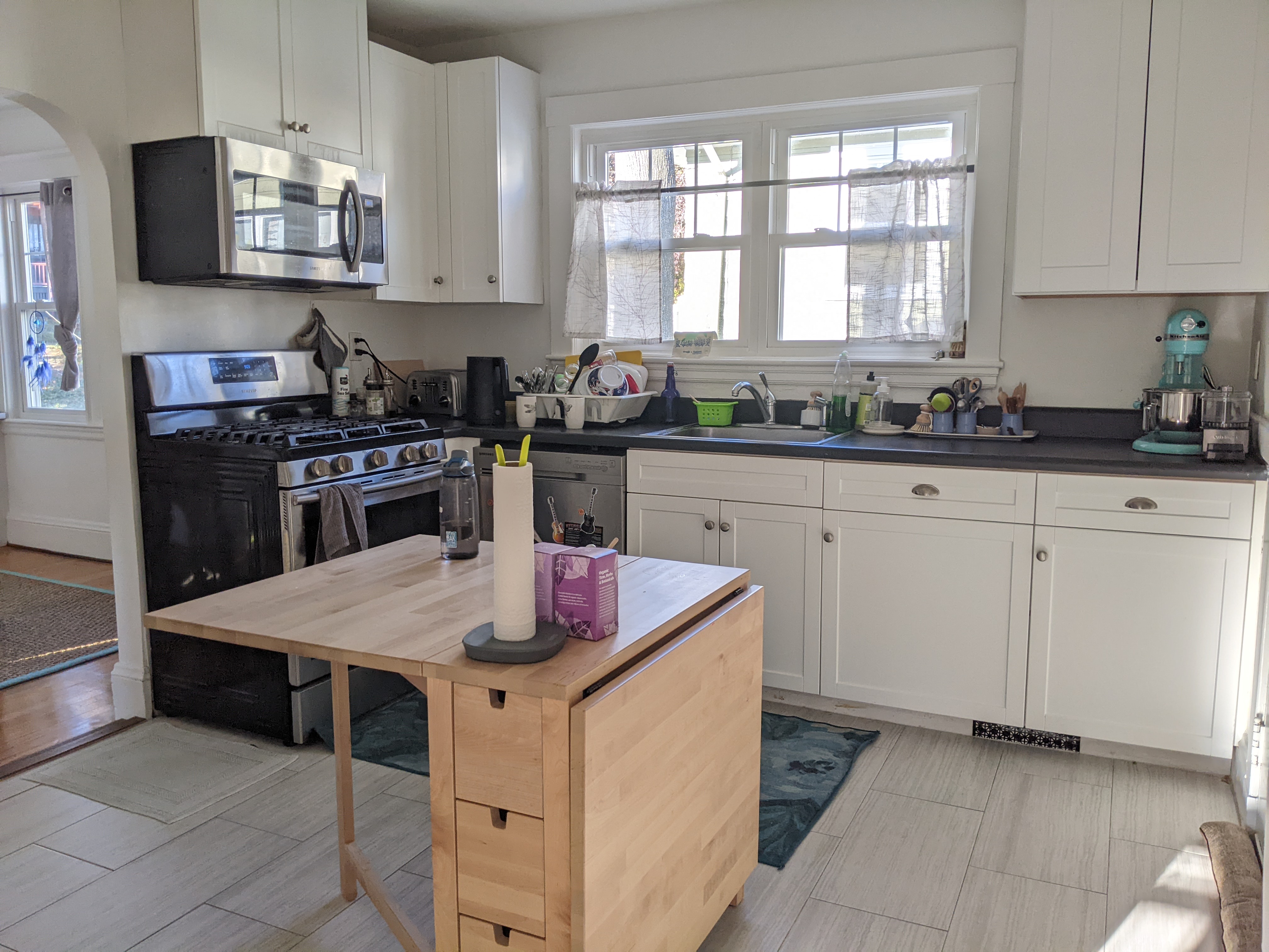2.5 bed, 1 bath apartment for rent at 31 Bennington St Unit 31, Newton — photo 4 of 10