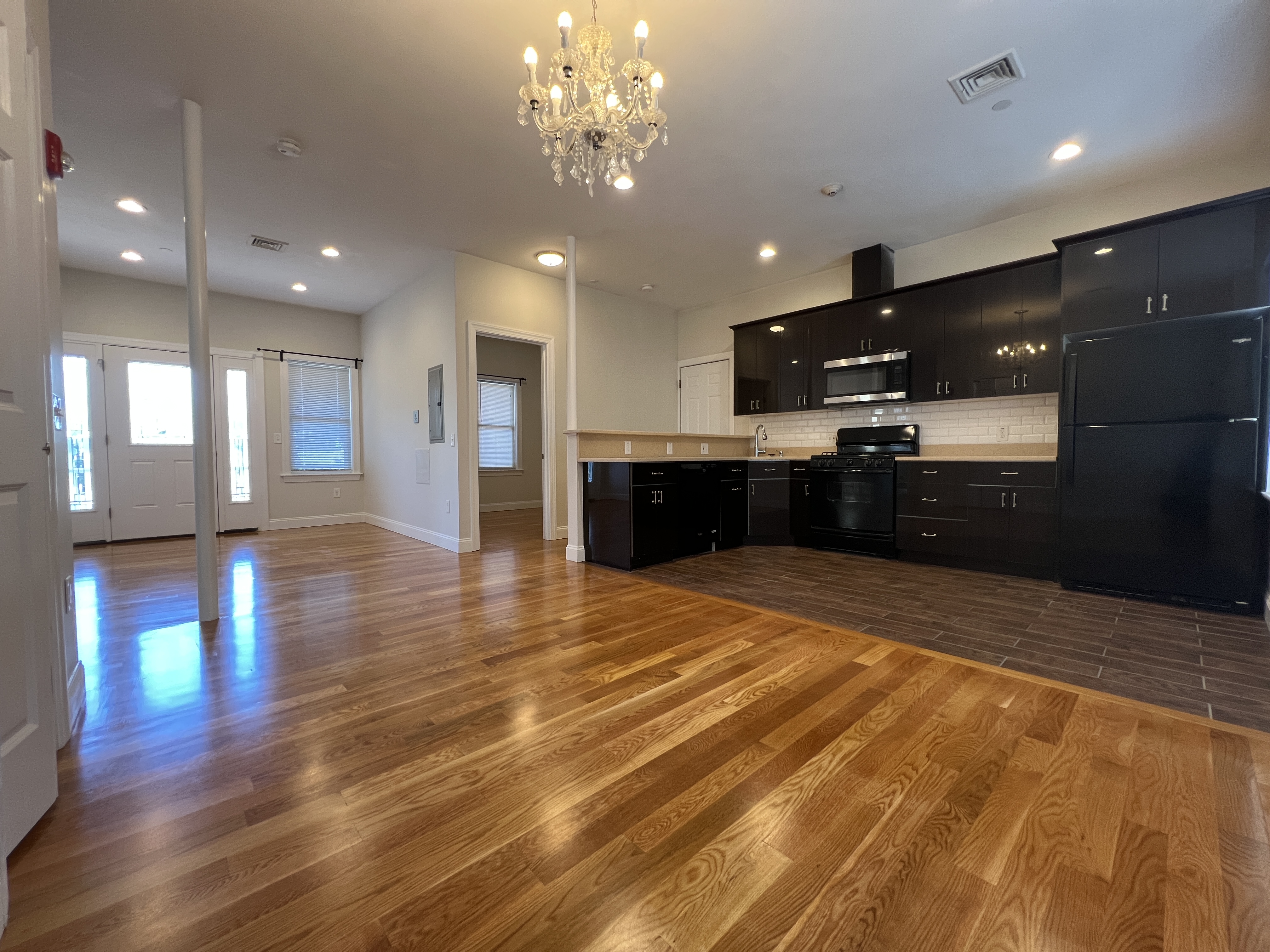 3 bed, 1 bath apartment for rent at 77 Newbury Ave Unit 2, Quincy — photo 1 of 17