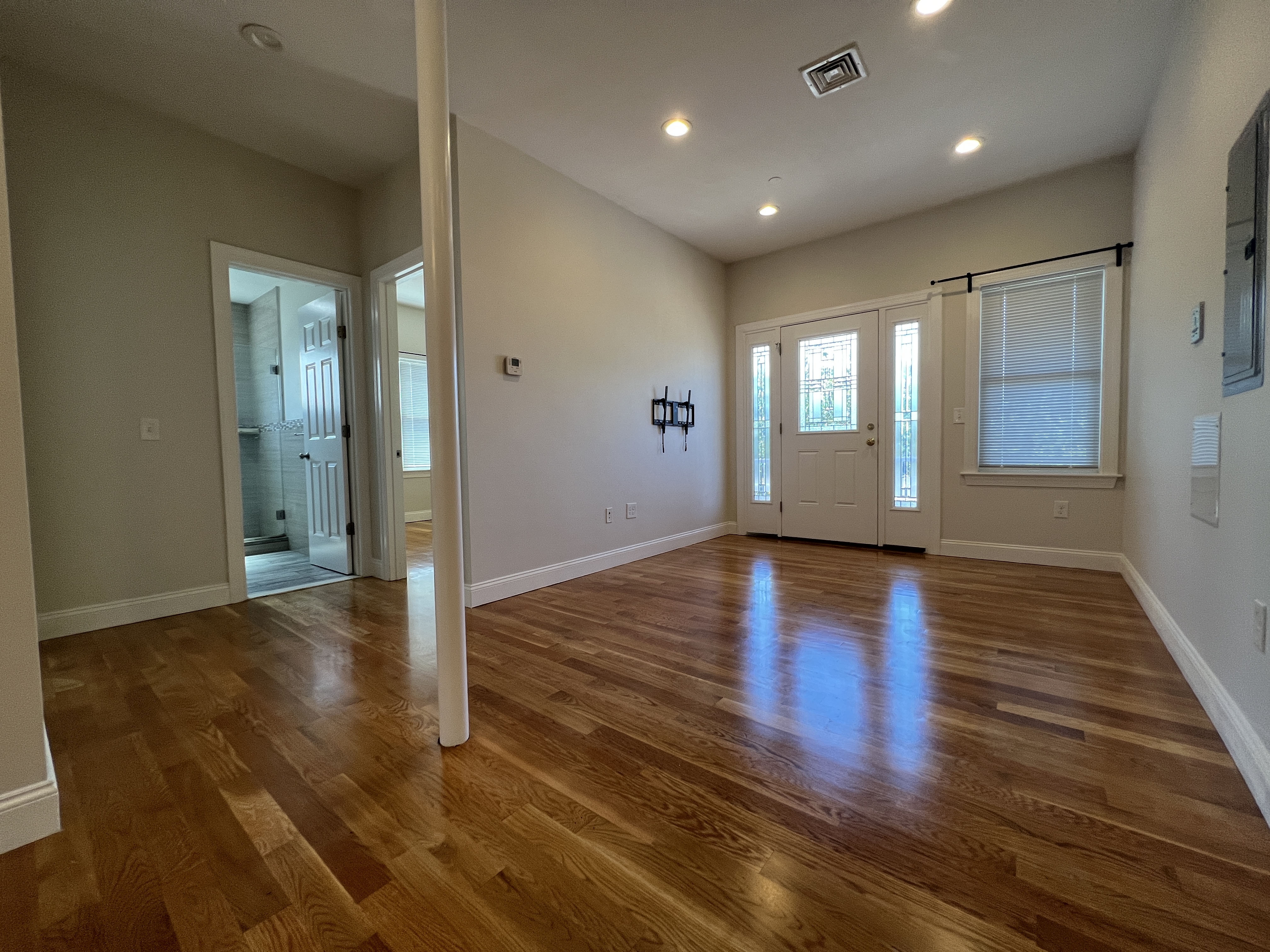 3 bed, 1 bath apartment for rent at 77 Newbury Ave Unit 2, Quincy — photo 2 of 17