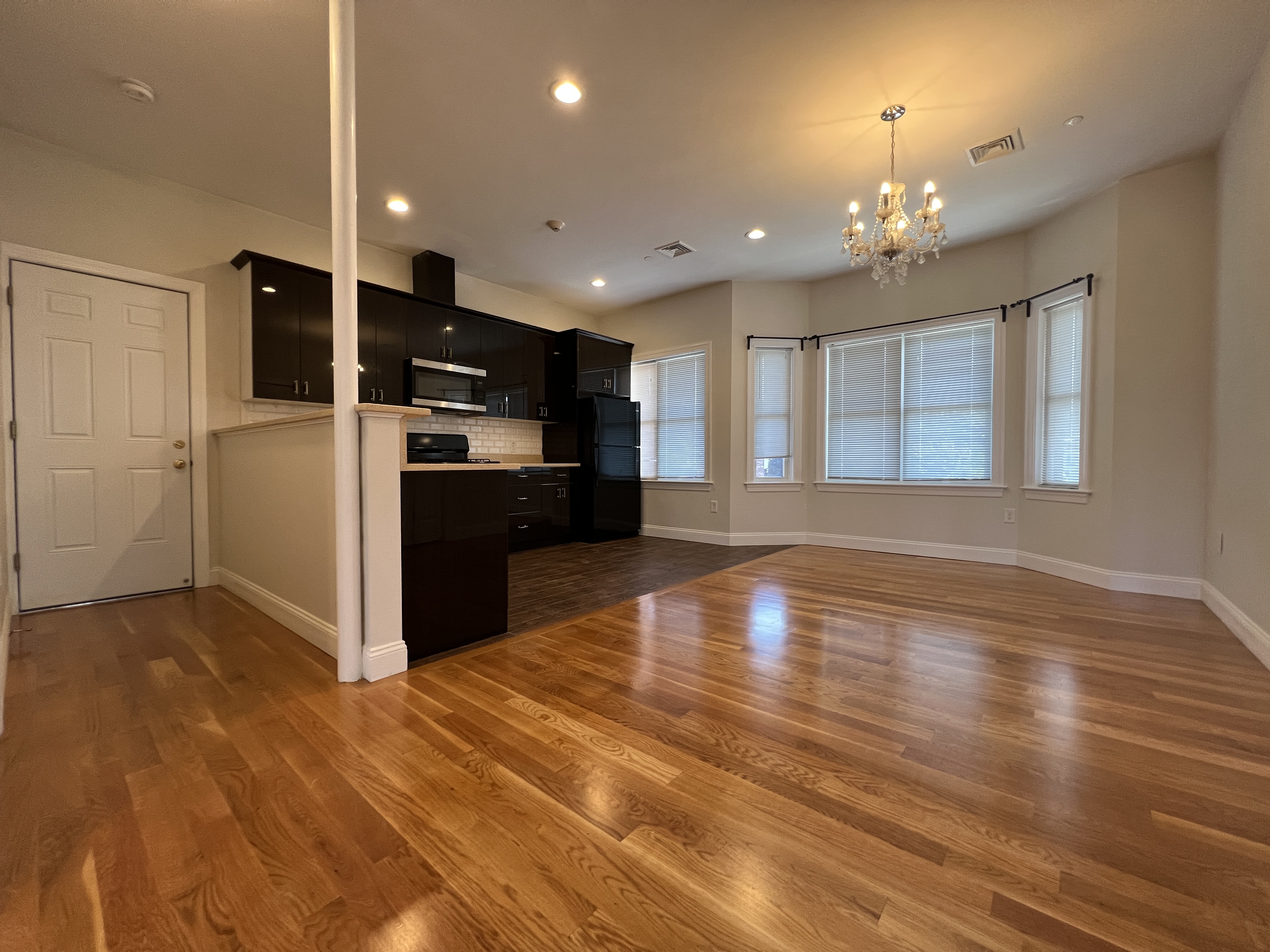 3 bed, 1 bath apartment for rent at 77 Newbury Ave Unit 2, Quincy — photo 3 of 17