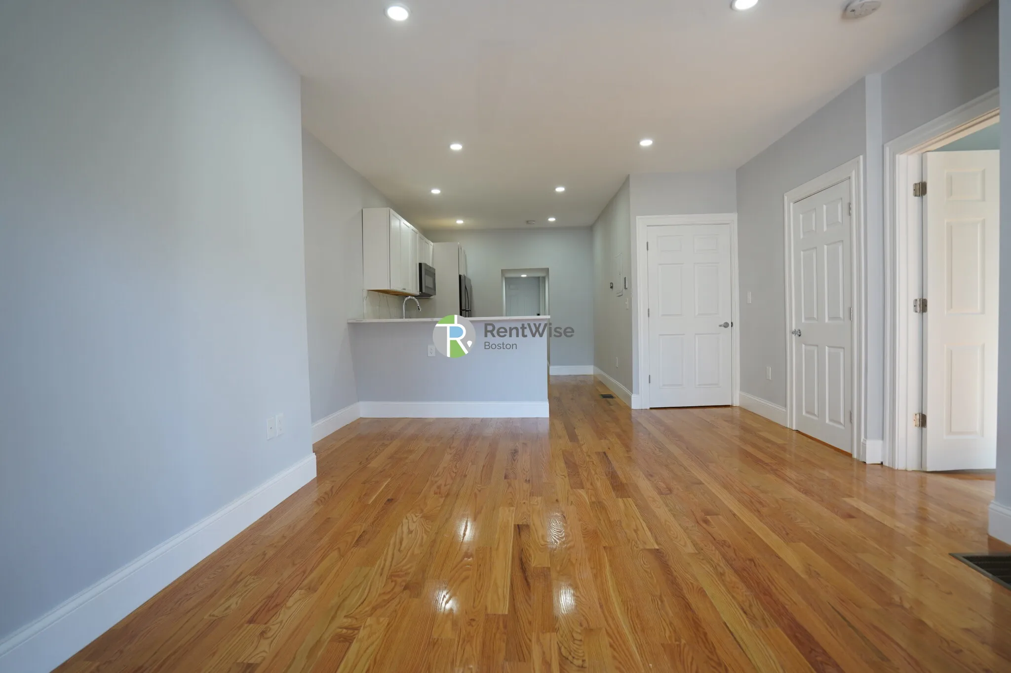 372 Oxford St, Ward Two