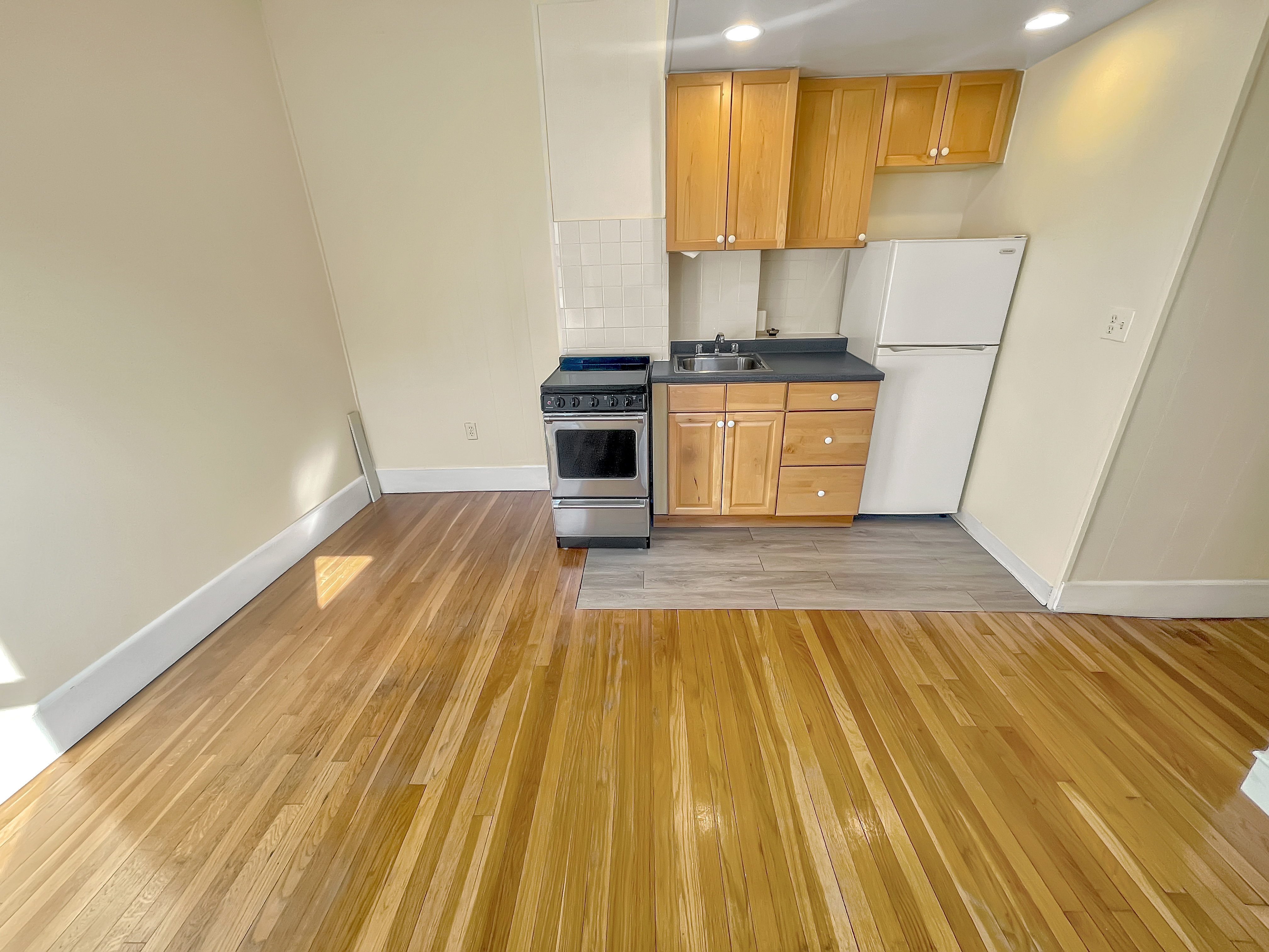 1 bed, 1 bath apartment for rent at 27 Phillips St Unit 8, Beacon Hill — photo 10 of 27