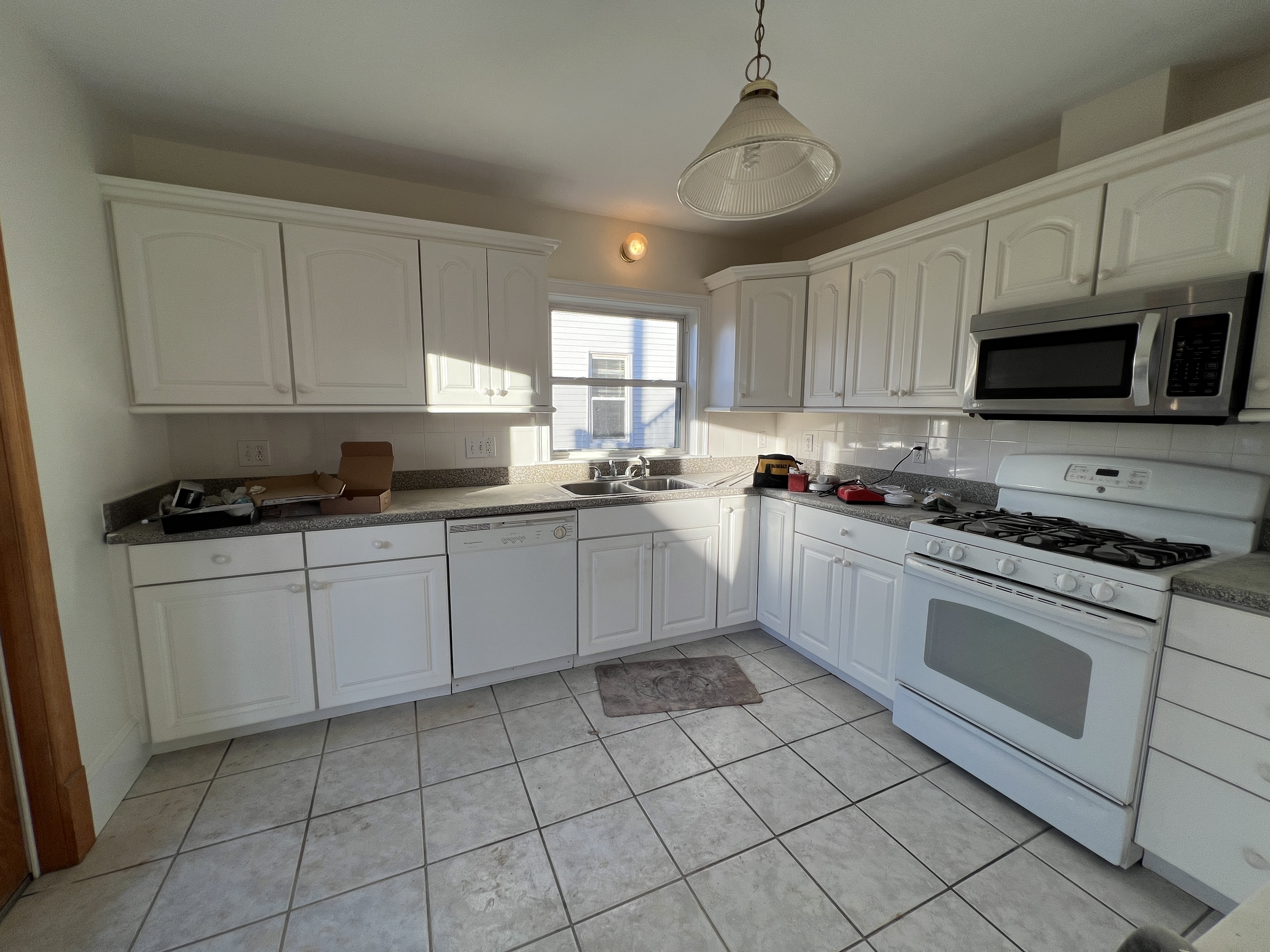 4 bed, 2 bath apartment for rent at 128 Buttonwood St Unit 2, Dorchester — photo 6 of 15