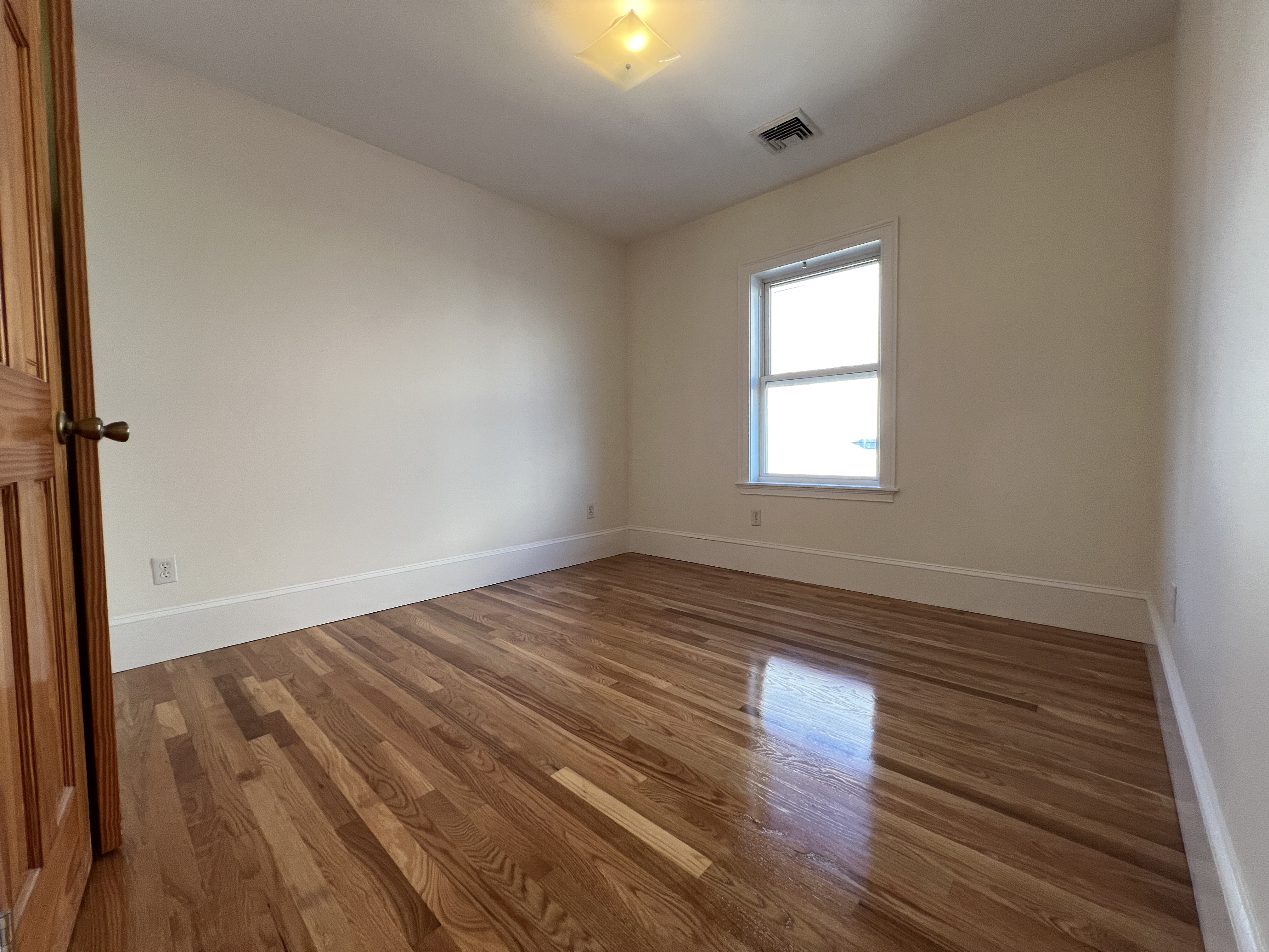 4 bed, 3 bath apartment for rent at 128 Buttonwood St Unit 3, Dorchester — photo 6 of 14