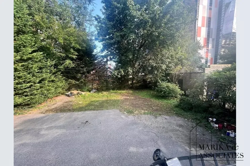 67 Green St, North Brookline